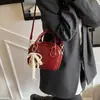Bolsa de Bowling Portátil de Nicho Transfronteriza para Mujer 2026 Nueva Moda Bolso de Hombro Cruzado Bolso de Mano Pequeño Exquisito Bolso Almohada