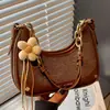 Bolsas de Moda 2026 Nova Bolsa de Mão em Forma de Lua Crescente para Mulheres, Estilo de Nicho, Bolsa de Ombro e Transversal Texturizada, Bolsa de Braço Versátil e Estilosa