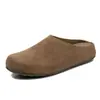Zapatos Cálidos Birkenstock Retro que Aumentan la Altura Punta Redonda Moda Nueva Otoño e Invierno 2025 Calzado Exterior Pantuflas Baotou para Mujer Color Camel