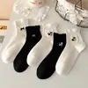 Calcetines Bordados de Animales Lindos para Mujer de Media Pantorrilla Estilo Verano Delgado Estilo Universitario Encaje Dibujos Animados Versátiles Calcetines Cortos de Algodón Verano