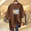Camiseta Casual de Algodão Puro Tamanho Grande com Estampa de Letras para Mulheres 2025 Verão Novo Estilo Americano Solta de Manga Curta