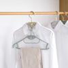 Loja de Roupas Cabides Plásticos de Ombro Largo Antiderrapantes Não Marcam para Secagem e Armazenamento Atacado Moderno Minimalista
