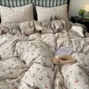 Juego de Cama de Hilo Bouclé Estilo Nuevo 2026 de Cuatro Piezas, Estilo Ins con Encaje de Pompón, para Dormitorio de Estudiante, Juego de Tres Piezas