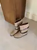 Botas Femininas de Cano Médio com Salto Bloco Quadrado Estilo Retrô 2026 Outono/Inverno Novidade Estilo Maillard Fivela de Cinto Botas de Equitação Pregueadas