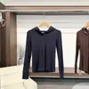 Camiseta de manga larga acanalada con capucha para mujer, de algodón, corte ajustado, favorecedora, versátil, de color liso, con botones, top base