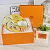 Juego de Vajilla de Porcelana de Hueso con Color Bajo Esmalte, Fondo Amarillo y Diseño de Caballo, Resistente a Altas Temperaturas, Fácil de Limpiar, Ideal para Regalos Empresariales, Venta al por Mayor