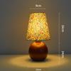 Lámpara de noche nórdica plisada para dormitorio, lámpara de mesa retro de lujo de alta gama, de madera maciza, con ambiente decorativo, luz nocturna.