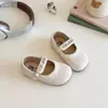 Sapatos de Couro da Moda para Meninas com Letras de Strass, Novo Estilo Coreano Primavera 2025, Moda Versátil para Crianças de Tamanho Médio e Grande, Sapatos de Princesa