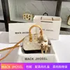 Una generación de bolso de concha de nicho estilo extranjero 2024 otoño e invierno nuevo bolso de mano retro para el trabajo al por mayor