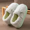 Chinelos de inverno de algodão femininos no atacado, chinelos de casa para ambientes internos, design de bico fechado, estilo cartoon, quentes e antiderrapantes, chinelos de algodão felpudo para casais, estilo masculino