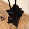 La suya se puede usar de diversas maneras fuera del pliegue del sujetador de encaje con tiras, para doblar la base de tiras de encaje para el cuello pura y sexy
