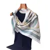 Lenço Grande Estilo Coreano Texturizado Seda Falsa Toque de Luxo Lenço de Seda Xale Estampado Polaina Decorativa Lenço para Proteção Solar Lenço para Mulheres