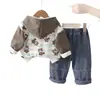 Conjunto de Ropa de Otoño para Niños Nuevo Elegante Ropa de Bebé Niño Pequeño Atractivo Bebé Dibujos Animados con Capucha Manga Larga Conjunto de Tres Piezas