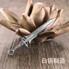 Llavero Espada Oscura de Latón Negro Puro Modelo de Arma Mini Colgante Colgante Adornos de Mano Creativos Interesantes Venta al por Mayor