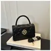 Bolsa de ombro de moda transfronteiriça para mulheres 2026 novo modelo elegante bolsa de mão acolchoada estilo Chanel bolsa transversal versátil