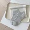 Calcetines Blancos Cortos para Mujer, Estilo Delgado de Verano, Algodón Puro, Resistentes al Olor, Malla Sin Costuras, Transpirables, Nuevos Populares 2026 Calcetines Invisibles Antideslizantes