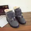 Botas de Neve Femininas 2026 Novo Modelo de Inverno, Forradas com Lã, Espessadas, Sapatos Quentes de Algodão, Couro e Pelo Integrados, Sola Grossa, Antiderrapante, Botas Curtas Estilosas