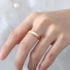 Anillo de concha de madre blanca de acero de titanio con personalidad de temperamento de moda simple retro de estilo europeo y americano con diseño de nicho