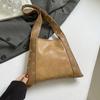 Bolso de Mujer Transfronterizo 2025 Otoño e Invierno Nuevo Remache Metálico Un Hombro Casual Bolso Sobaco Trabajo Desplazamiento Bolso Tote