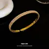 Pulsera Abierta Redonda Multicapa Incrustada con Diamantes Transfronteriza, Exquisita y de Moda, Pulsera Versátil con un Toque de Lujo Ligero y de Alta Gama para Mujeres