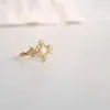Anillo de Piedra Ópalo Anillo de Pedrería para Mujer Diseño de Nicho Estilo Retro Francés de Corte de Lujo Ligero Anillo de Cola Abierta