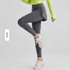 Pantalones de yoga para mujer con una solapa trasera para evitar la exposición, diseñados para cubrir las caderas y la entrepierna, con cordones laterales y un bolsillo trasero