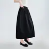 Falda midi blanca estilo coreano para mujer, nueva colección otoño 2026, con un diseño de línea A de cintura alta y caída fluida, y una silueta simple en forma de tulipán