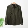 Nova coleção outono e inverno: camisa masculina de veludo cotelê grossa, quente e retrô, com colarinho e bolsos - estilo moderno. 13602