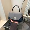 Bolso Compacto y Elegante con Hebilla de Cierre Modelo Nuevo Otoño 2025 Bolso de Hombro de Lujo Ligero Moderno para Mujer Bolso Cruzado para el Uso Diario