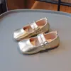Mocasines de Moda para Niñas 2025 Otoño Nuevo Estilo Estilo Princesa Punta Cuadrada Simple Zapatos Pequeños de Cuero Zapatos de Cuero Dorados para Actuación de Estudiantes