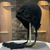 Gorro de Punto Rojo con Borla Floral para Viajes en el Oeste de Sichuan para Mujer, Gorro de Lana de Estilo Étnico Hueco para Otoño e Invierno con Protección para los Oídos, Gorro de Tejer