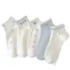 Calcetines de encaje blanco y azul con forma de corazón para mujer, calcetines cortos, nuevo estilo popular primavera-verano 2026, estilo lindo de torsión tejido al revés, calcetines de corte bajo
