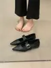 Sapatos Mary Jane de Couro com Bico Fino e Relevo Retrô para Mulheres 2026 Primavera e Outono, Sapatos Slip-On com Tiras e Salto Baixo para Aumentar a Altura
