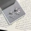 Pendientes de Plata S925 con Aguja de Plata, Hoja de Zirconia, Perla Gris de Cáñamo Genuina para Mujer, con Diseño Único y Estilo Elegante, Nuevo Modelo 2026