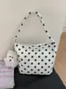 Bolso cruzado de nailon con lunares de nicho para mujer 2025 Nuevo bolso versátil de hombro y axila para salir y trabajar Bolso de mano pequeño