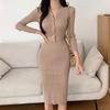 2025 Novo Estilo Outono Comércio Exterior Elegante Vestido de Comprimento Médio com Gola Redonda Bodycon de Tricô Justo com Manga Longa e Cinto na Cintura