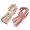 Suéter de Cachemir 2026 Otoño/Invierno Nuevo para Mujer Bloque de Color Versátil Rejuvenecedor Moda Tejido Bufanda Larga Calentador de Cuello Chal