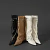 Botas altas de punta con tachuelas de estilo retro de moda para mujer, nueva colección 2026, botas western que realzan la altura, botas de montar marrones con flecos