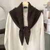 Bufanda de Punto Nueva Moda Retro Bufanda Triangular Falda de Cintura Cortina de Glúteos Shawl de Ganchillo Hueco Versátil en Capas