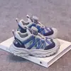 Zapatos Deportivos de Malla Simple para Hombres y Niños 2026 Verano Nuevos Zapatos Blancos Transpirables con Botón Giratorio Zapatos Ligeros para Correr para Niños