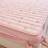 2026 Nuevo Modelo Sábana Acolchada Impermeable de Hilo Bouclé para Cama con Patrón de Cuadrícula