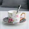 Conjunto de Café Luxuoso em Porcelana de Osso com Bordas Douradas, Estilo Pintura a Tinta Transfronteiriça, com Xícaras, Pires, Bule Grande, Conjunto para Chá da Tarde, Conjunto para Chá de Ervas e Conjunto para Água