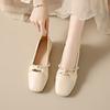 Zapatos de estilo francés de estilo suave de una sola capa para mujer primavera planos 2025 nuevo estilo zapatos pop de perlas suela suave zapatos de frijol punta cuadrada zapatos bajos para mujer
