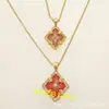 Versión de Alta Gama V-Gold Trébol de Cuatro Hojas Cepillado Estilo de Corte de Ópera Esmalte de Nácar Blanco Chapado en Oro de 18 Quilates Collar Buccellati