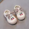 Sandalias para Niñas 2026 Verano Nuevas Estilo Coreano de Moda Malla Transpirable Zapatos de Princesa con Cerezas Pequeñas para Niños Pequeños y Medianos Zapatos de Playa