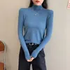 Suéter de malha Feiyuan com bainha enrolada personalizada e gola alta meia para mulheres, novo top de manga comprida em cor dopamina para outono e inverno