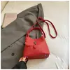 Bolso tipo cubo casual simple para llevar en la mano, Nuevo bolso de hombro de estilo coreano moderno para la primavera de 2025 con un elegante aire europeo, Bolso cruzado
