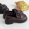 Saia Retro Preta com Laço Versátil Sapatos de Couro com Solado Grosso Femininos Novos Primavera e Outono 2025 Mocassins Slip-on
