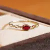 Anel de Prata 925 Sterling Silver Art Source Levemente Luxuoso Vazado Entrelaçado com Pedra Vermelha e Diamantes para Mulheres, Estilo Europeu e Americano, Anel em Camadas