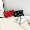 Bolsa envelope de ombro e transversal muito estilosa com bolinhas, nova moda de verão 2026, simples, texturizada, moderna e versátil